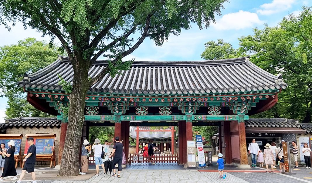 Gyeonggijeon-Shrine-Visit-Jeonju